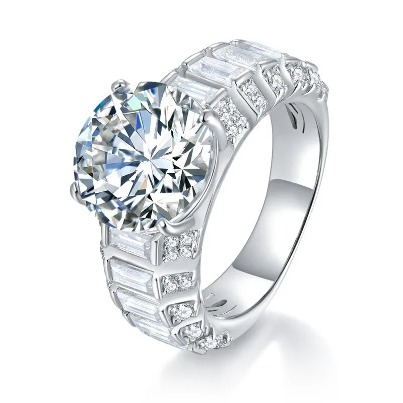 IE00219 5CT ROUND-BAGUETTE MOISSANITE DIAMOND RING IN STERLING SILVER