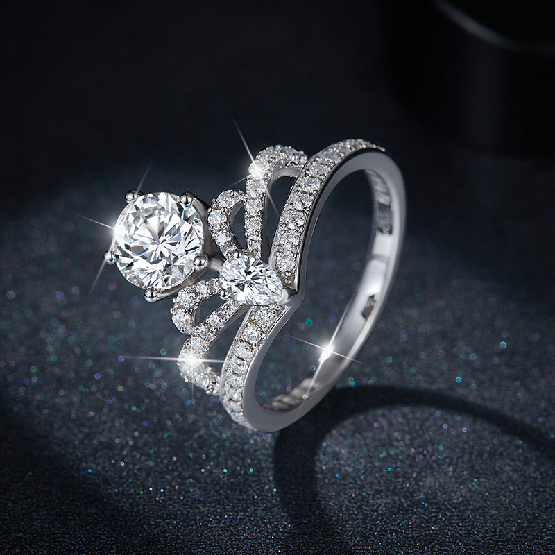 IE0146 CROWN 1CT MOISSANITE RING IN STERLING SILVER