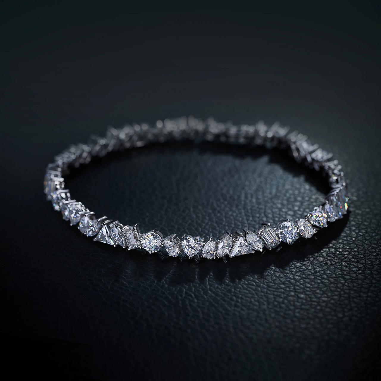 Ohrring mit keltischem Knoten aus Sterlingsilber