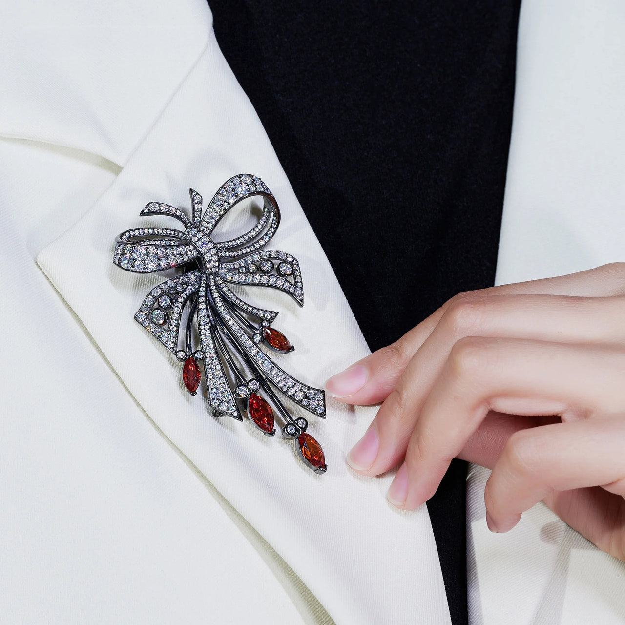 18K WHITE GOLD PLATED MOISSANITE CRIMSON ELEGANCE BOW BROOCH IN STERLING SILVER