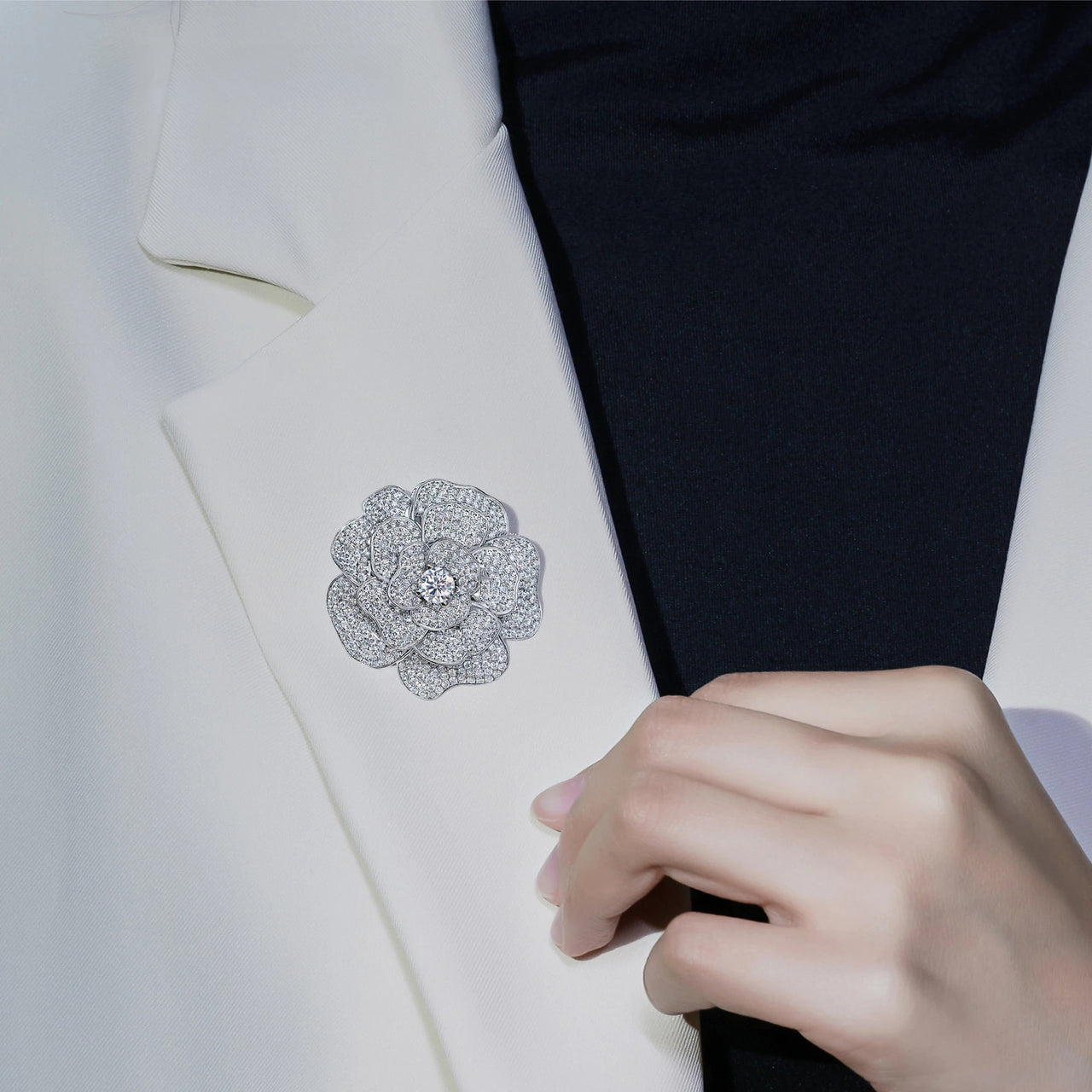 18K WHITE GOLD PLATED MOISSANITE ETERNAL BLOOM FLOWER BROOCH IN STERLING SILVER