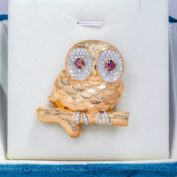 18K GOLD PLATED MOISSANITE CRIMSON GAZE OWL BROOCH IN STERLING SILVER