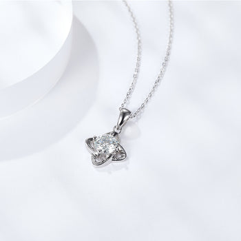 Collier pendentif en mossanite en forme de trèfle à quatre feuilles de 1 carat, monté sur argent sterling
