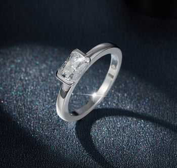 IE00206 1CT RADIANT CUT MOISSANITE RING IN STERLING SILVER