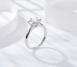 IE00199 1CT ROUND CUT MOISSANITE RING IN STERLING SILVER