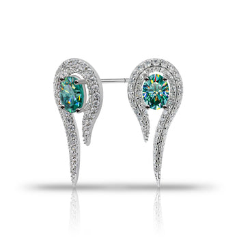 Boucles d'oreilles en maoissanite de 2,8 carats, serties d'émeraudes et montées sur argent sterling. 