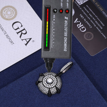 Anhänger mit Drachenklauenmotiv und Moissanit-Diamanten in Sterlingsilber 