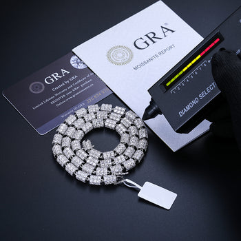 Collier à maillons cylindriques en argent sterling serti de moissanite micro-pavée