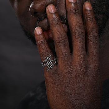 Bague ajustable sertie de moissanite noire et montée sur argent sterling