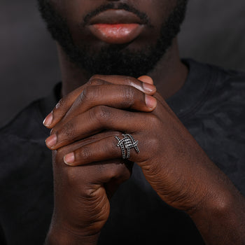 Bague ajustable sertie de moissanite noire et montée sur argent sterling