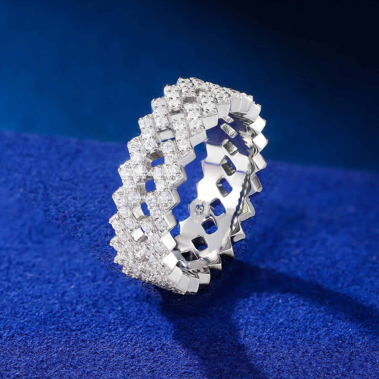 Kreuzring mit Moissanit-Diamanten in Sterlingsilber 