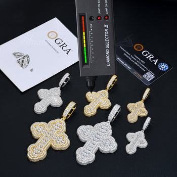 Pendentif croix serti de moissanite taille baguette et de pierres précieuses, en argent sterling 