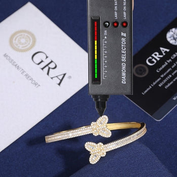 Baguette-Moissanit-Schmetterlingsarmband aus Sterlingsilber