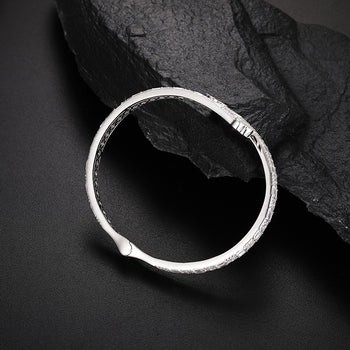 BRACELET MANCHETTE EN ARGENT MASSIF ET MOUSSANET EN BAGUETTE ET MOISSANITE