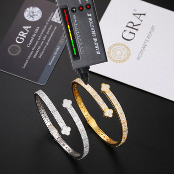 BRACELET MANCHETTE EN ARGENT MASSIF ET MOUSSANET EN BAGUETTE ET MOISSANITE