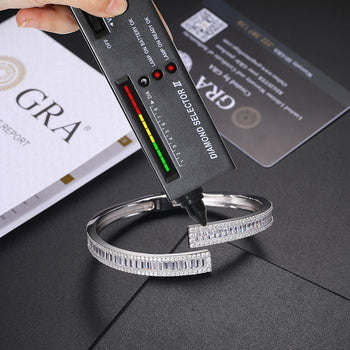 BRACELET ONGLET EN ARGENT MASSIF ET DIAMANTS EN MOISANITE BAGUETTE