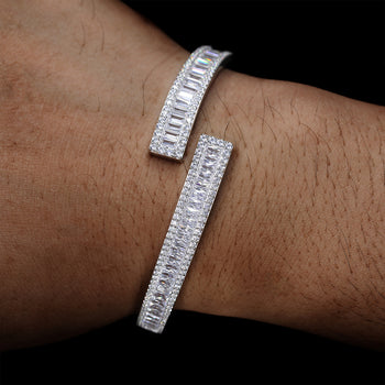 BRACELET ONGLET EN ARGENT MASSIF ET DIAMANTS EN MOISANITE BAGUETTE