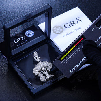 Pendentif arbre à billets en argent sterling avec moissanite baguette et moissanite