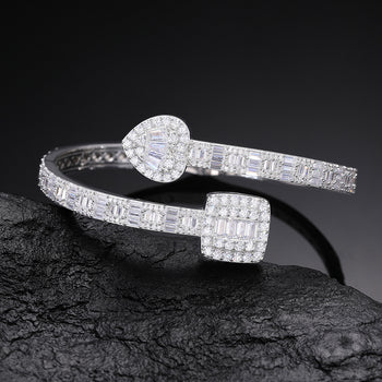 BRACELET MANCHETTE EN ARGENT MASSIF ET MOISSAINE EN FORME DE CŒUR {STYLE 2}