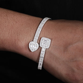 BRACELET MANCHETTE EN ARGENT MASSIF ET MOISSAINE EN FORME DE CŒUR {STYLE 2}