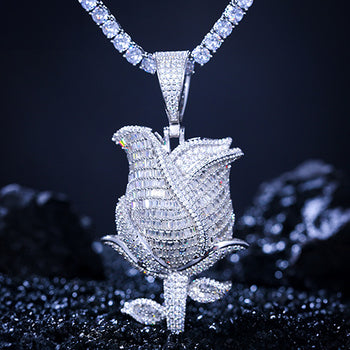 Anhänger in Form einer Rose aus Baguette-Moissanit in Sterlingsilber