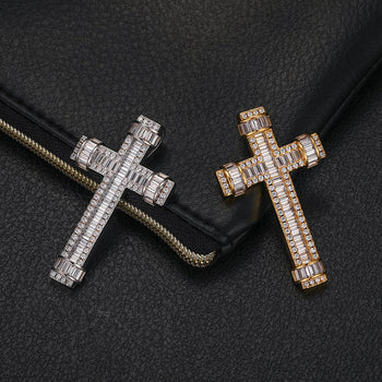 Baguetteförmiger Moissanit-Kreuzanhänger aus Sterlingsilber