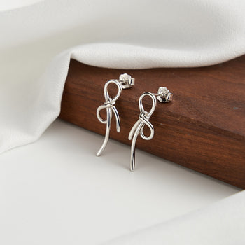 Ohrstecker mit Schleifenmotiv aus Sterlingsilber