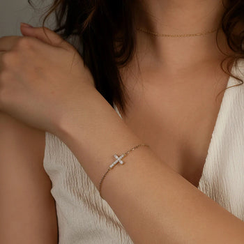 CLASSIC MOISSANITE CROSS CHAIN BRACELET IN STERLING SILVER