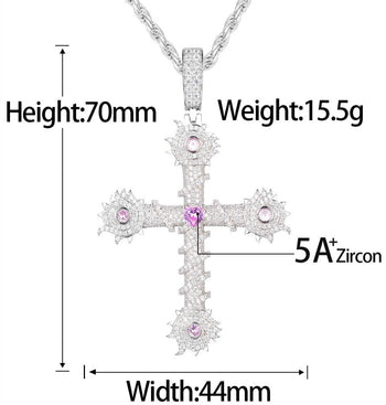 Pendentif en forme de croix, orné de moissanite et de zirconiums cubiques roses, monté sur argent sterling.