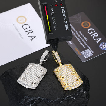 Anhänger mit Moissanit-Krallenform im Smaragdschliff aus Sterlingsilber