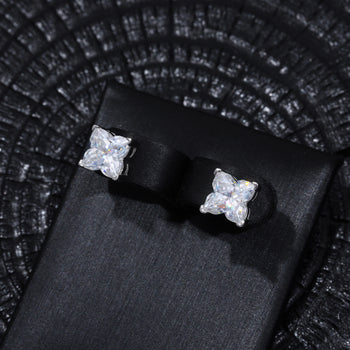 Boucles d'oreilles puces florales en moissanite et argent sterling 
