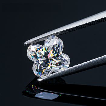 DIAMANT EN LIBRE DE MOISSANITE TRUPE À QUATRE FEUILLES