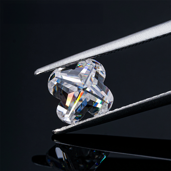 DIAMANT EN LIBRE DE MOISSANITE TRUPE À QUATRE FEUILLES