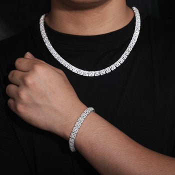 Collier/bracelet en argent sterling orné d'une chaîne à maillons carrés en moissanite à motif trèfle à quatre feuilles