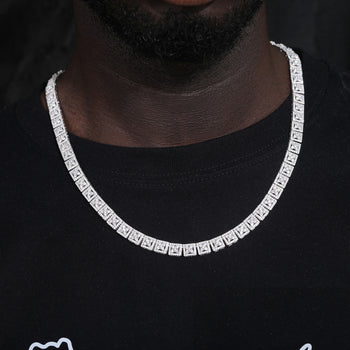 Collier/bracelet en argent sterling orné d'une chaîne à maillons carrés en moissanite à motif trèfle à quatre feuilles