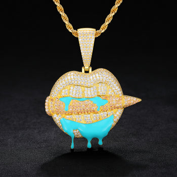 MOISSANIT-ANHÄNGER IN LIPPENFORM, DER IM DUNKELN LEUCHTET, AUS STERLINGSILBER