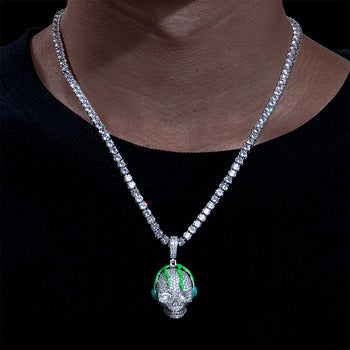 Pendentif tête de mort en moissanite phosphorescente et argent sterling