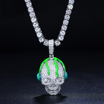 Pendentif tête de mort en moissanite phosphorescente et argent sterling