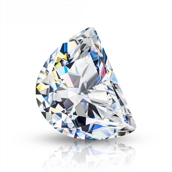 DIAMANT EN MOISSANITE TAILLÉE EN DEMI-LUNE