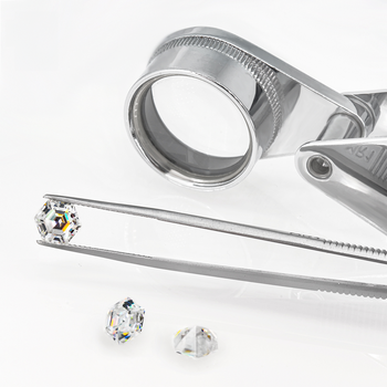 DIAMANT EN MOISSANITE TAILLÉ HEXAGONAL