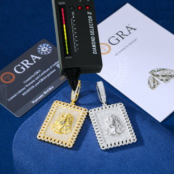 Jesus-Anhänger aus Sterlingsilber mit Moissanit-Verzierung 