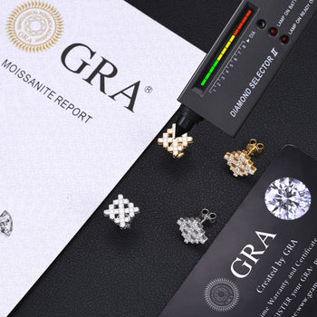 Boucles d'oreilles flocon de neige en moissanite glacée et argent sterling