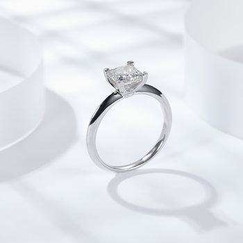 IE00126 2CT MOISSANITE DIAMOND PRINCESS CUT RING IN STERLING SILVER