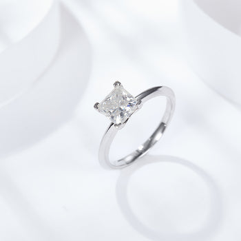 IE00126 2CT MOISSANITE DIAMOND PRINCESS CUT RING IN STERLING SILVER