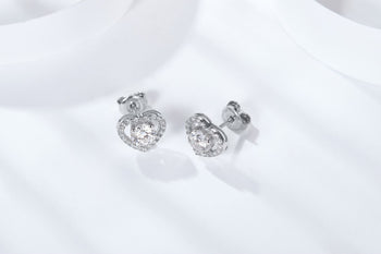 Boucles d'oreilles puces en forme de cœur, serties de moissanite et de diamants, en argent sterling (IE0030).