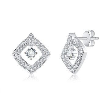 Boucles d'oreilles clous en argent sterling serties de quatre diamants moissanite de 4 mm (IE0035)