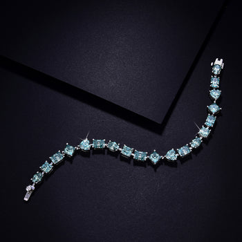 Bracelet chaîne à maillons ovales en moissanite verte, forme carrée et cœur, orné d'émeraudes, monté sur argent sterling.