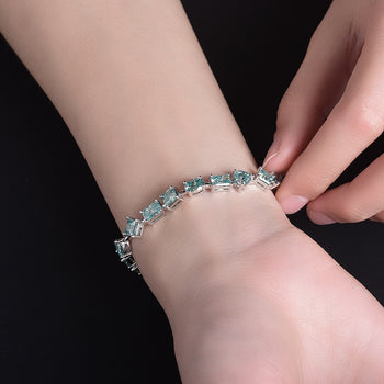 Bracelet chaîne à maillons ovales en moissanite verte, forme carrée et cœur, orné d'émeraudes, monté sur argent sterling.