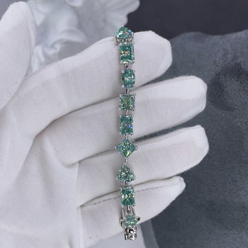 Bracelet chaîne à maillons ovales en moissanite verte, forme carrée et cœur, orné d'émeraudes, monté sur argent sterling.