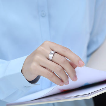 Bague chevalière en argent sterling sertie d'un diamant moissanite de 3 carats (IE0058).